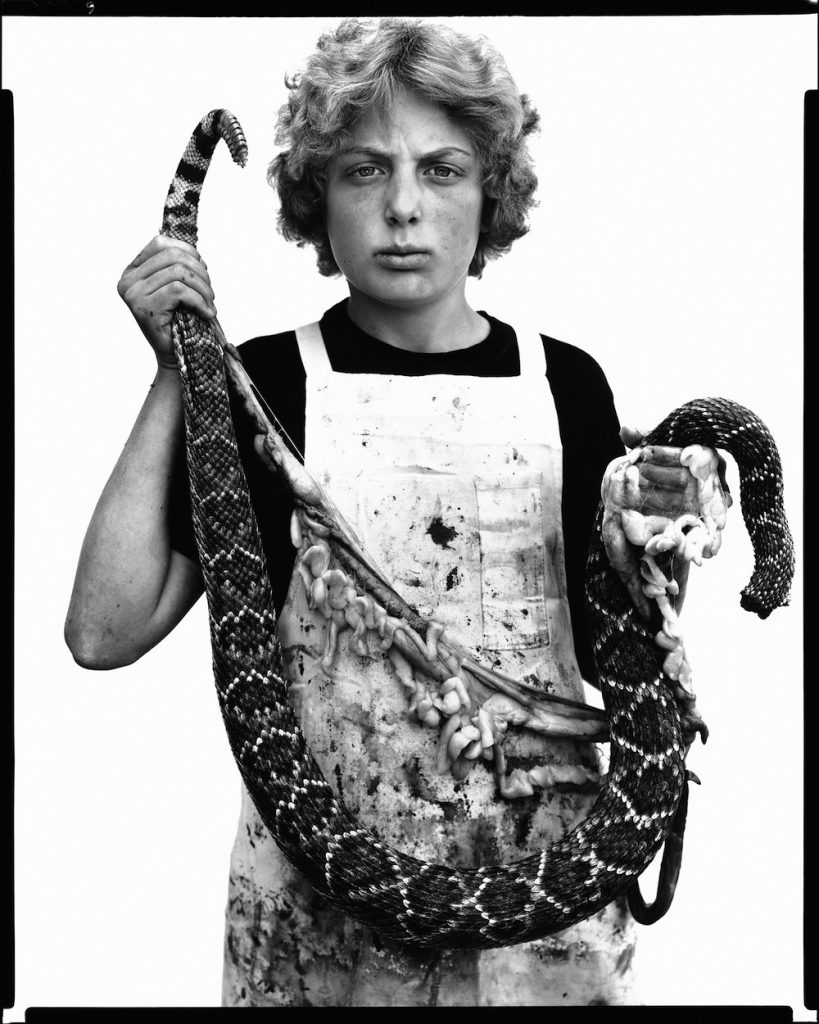 ריצרד אבדון -נער בן 13 פושט עורות מנחשים